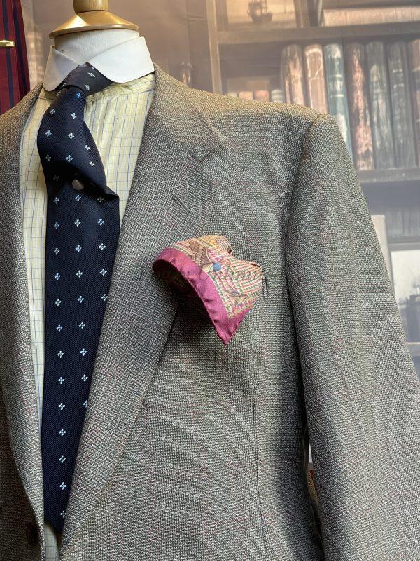 Traditional Silk Gentlemans Handkerchief/Pocket Square - Image 9