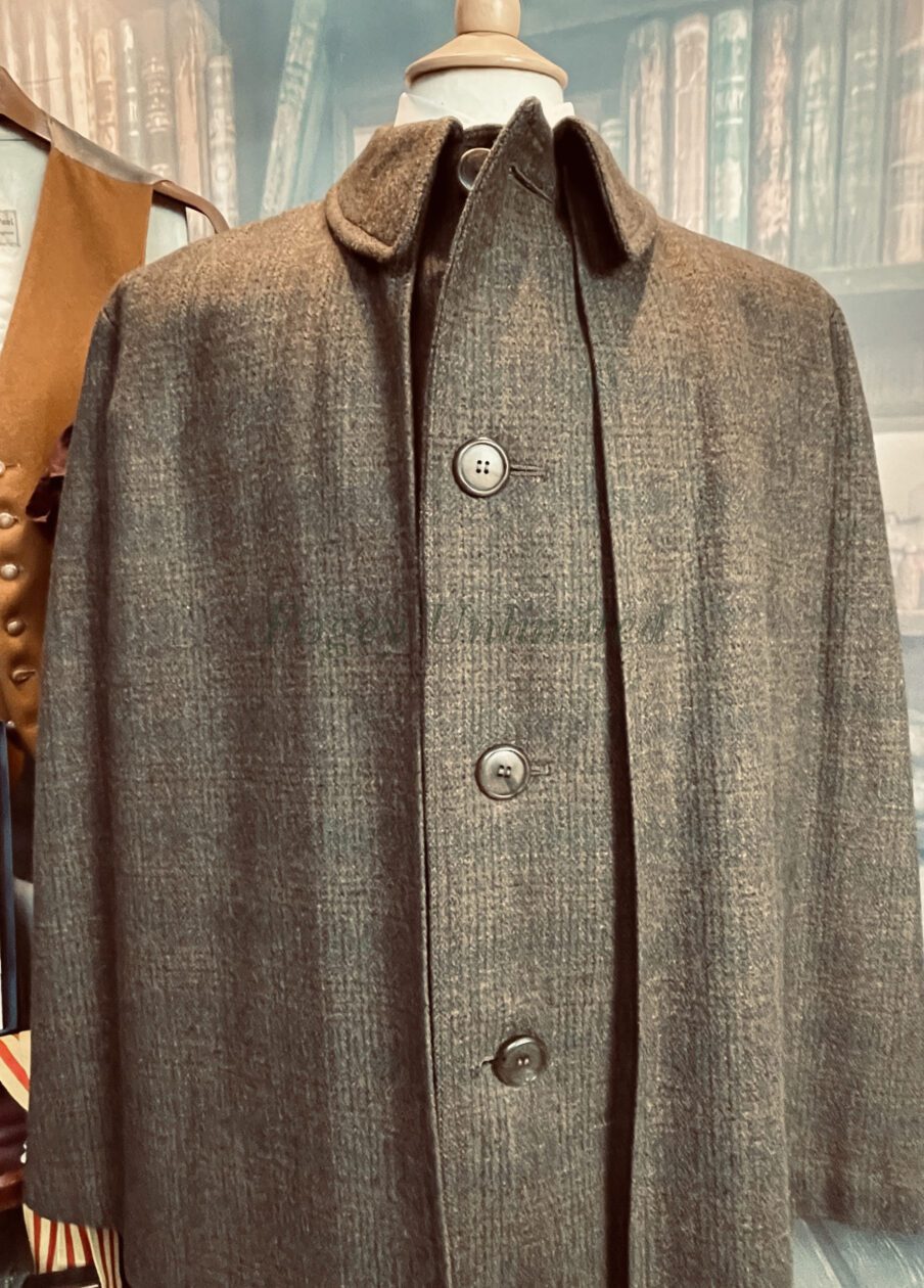 Gentleman's Inverness Cape or Ulster Cape. 40-44