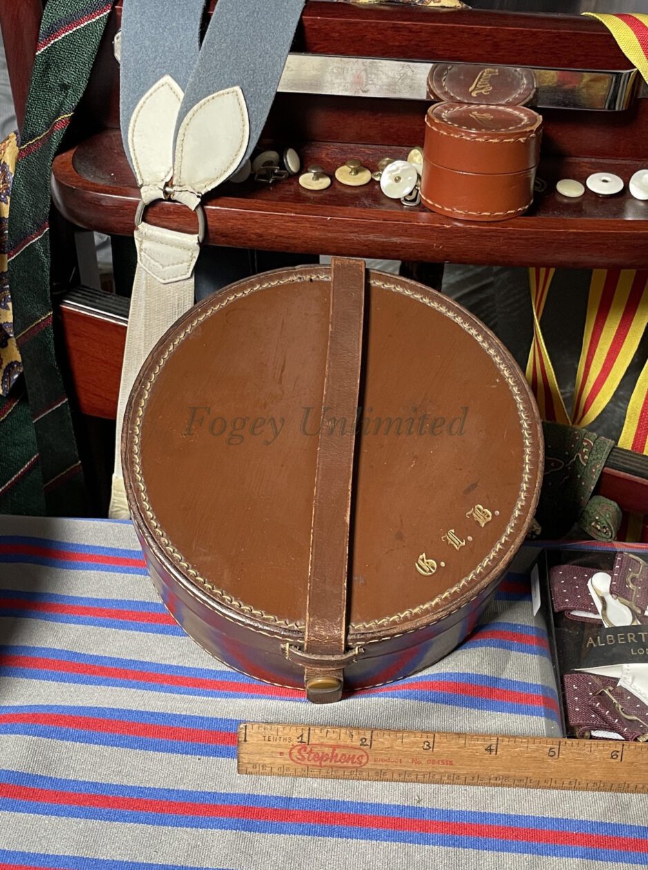 A Vintage Leather Collar Box. Storage for your Detachable Collars