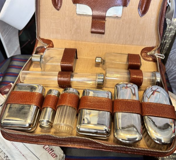 Vintage Gentleman's Accessory Set. Leather Case with full set of items. New Unused - Image 3