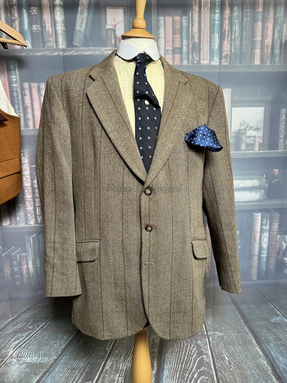 Lovely Magee Windowpane Tweed Hacking Jacket 46″L /117cm Chest (Ref: HAY)