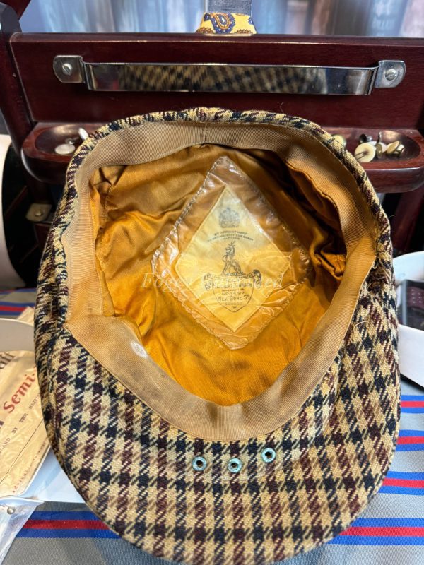 Vintage well used Herbert Johnson Tweed Caps in original box. Size: 7 1/8 58cm - Image 12