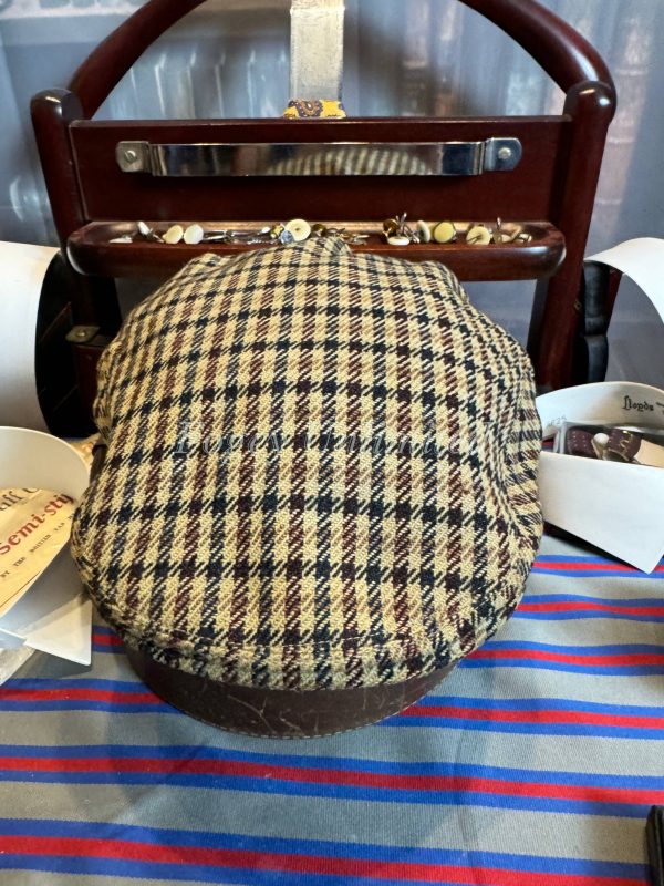 Vintage well used Herbert Johnson Tweed Caps in original box. Size: 7 1/8 58cm - Image 10