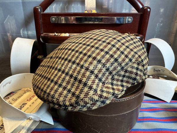 Vintage well used Herbert Johnson Tweed Caps in original box. Size: 7 1/8 58cm - Image 9