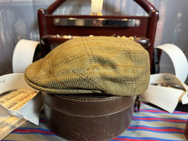 Vintage well used Herbert Johnson Tweed Caps in original box. Size: 7 1/8 58cm - Image 7