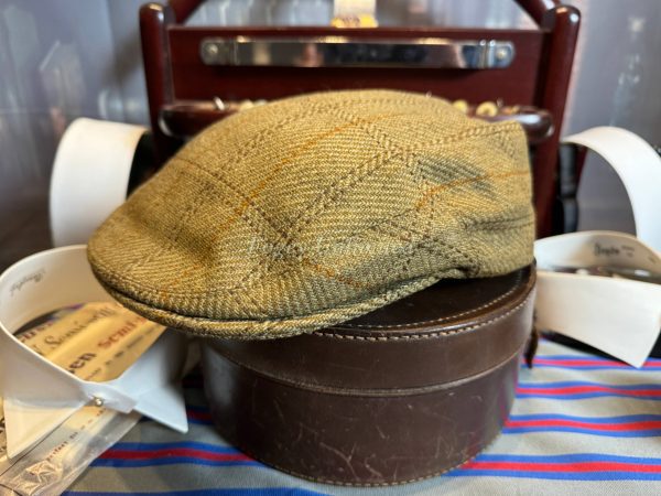 Vintage well used Herbert Johnson Tweed Caps in original box. Size: 7 1/8 58cm - Image 5