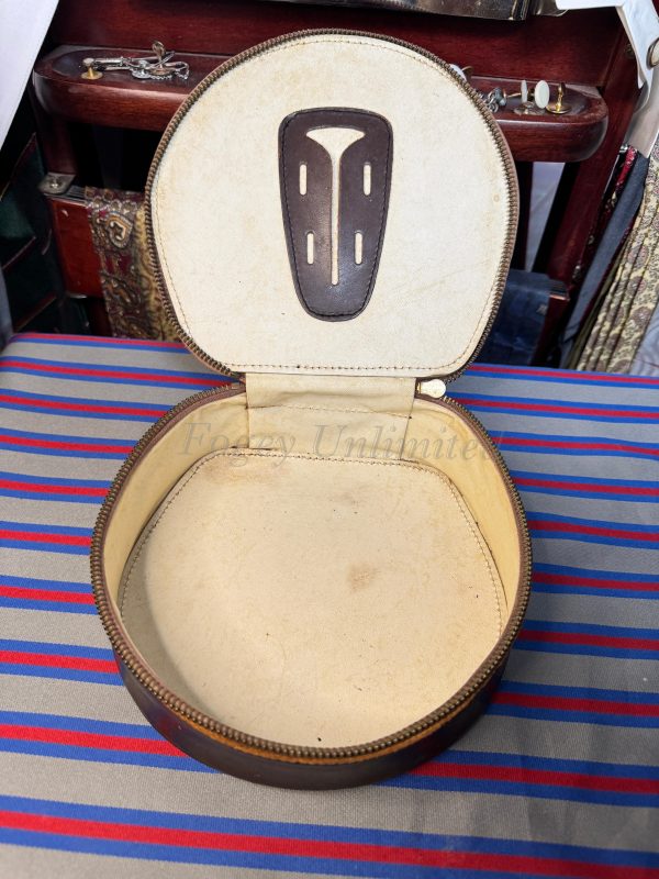 A Vintage Leather Collar Box. Storage for your Detachable Collars.  (CB2) - Image 6