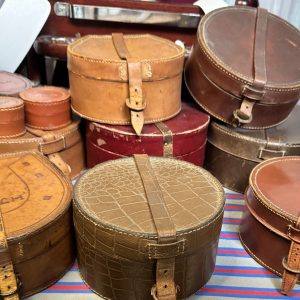 A Vintage Leather Collar Box. Storage for your Detachable Collars.  (CB8)