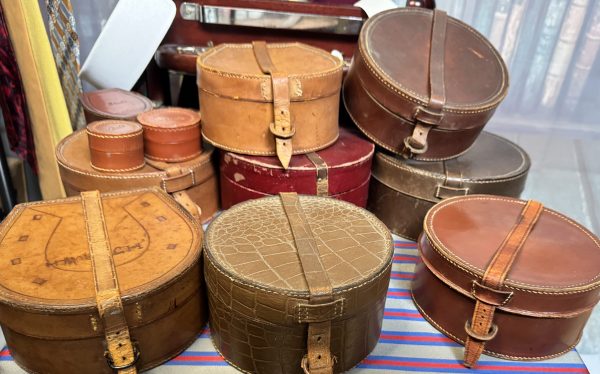 A Vintage Leather Collar Box. Storage for your Detachable Collars.  (CB3)