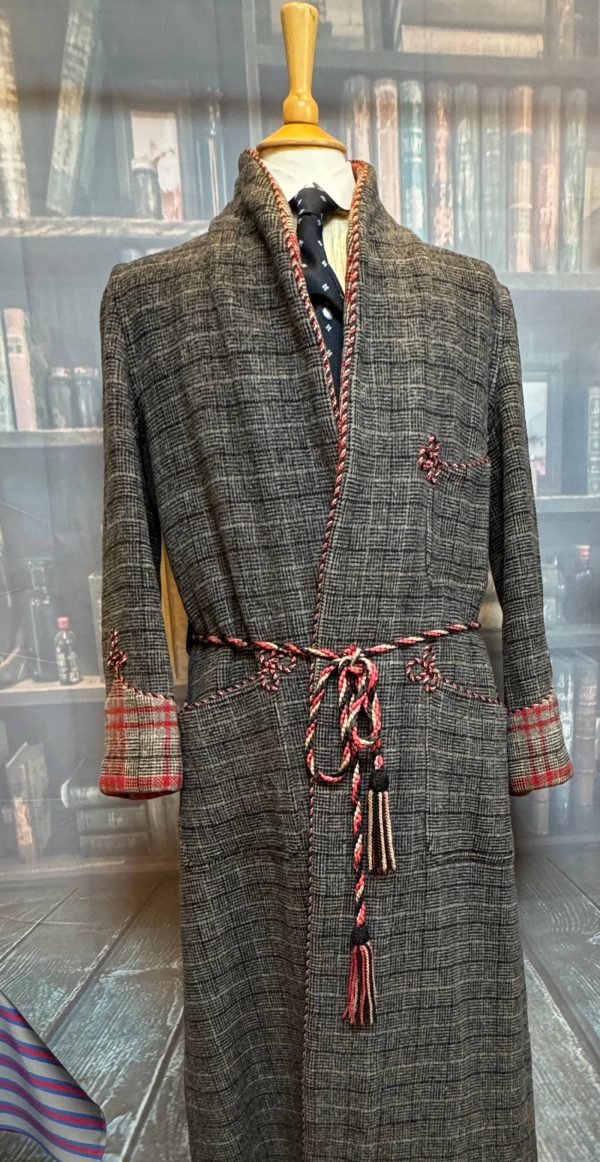 Wonderful Vintage Dressing Gown. Wool. Size Large  approx 40"/102cm Chest (Ref:DGG40)