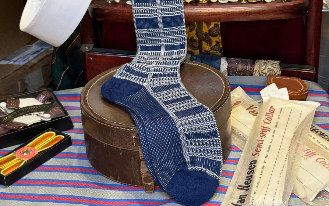 Vintage Nylon/Polyester Navy patterned socks Size 6-11 (ref:EXBS))