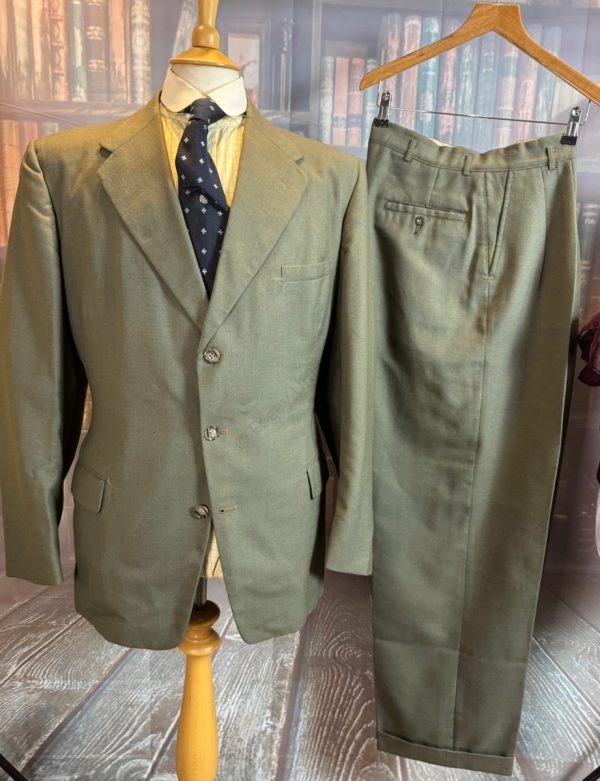 Vintage 2 Piece Magee Tweed Suit  Chest 38"/97cm. Waist 32"/84cm. (Ref:PKMCL38)