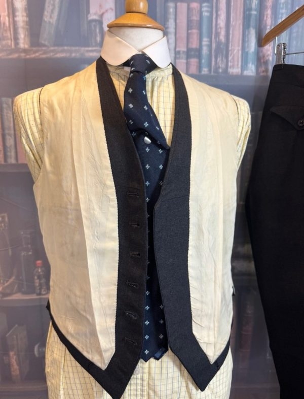 Vintage 3 Piece  Double Breasted Bespoke Suit 38C/28W (PKMDB3)) - Image 9