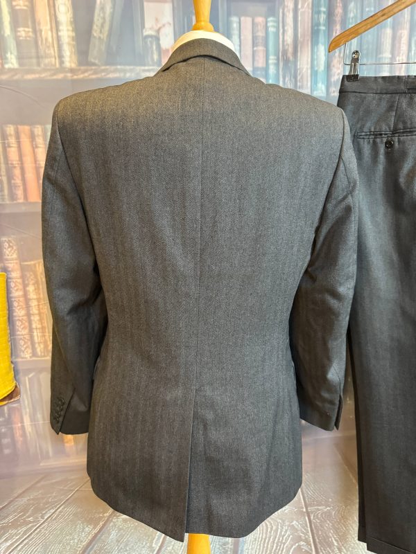 Medium weight Hackett Single Breasted Dark Grey 2 Piece Suit 38C/32W/30L (Ref: HKGR38) - Image 4