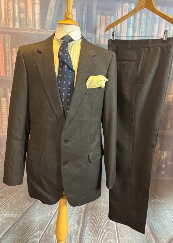 Vintage 2 Piece Magee Tweed Suit  Chest 40L"/102cm. Waist 34"/87cm. (Ref:PKM40L)