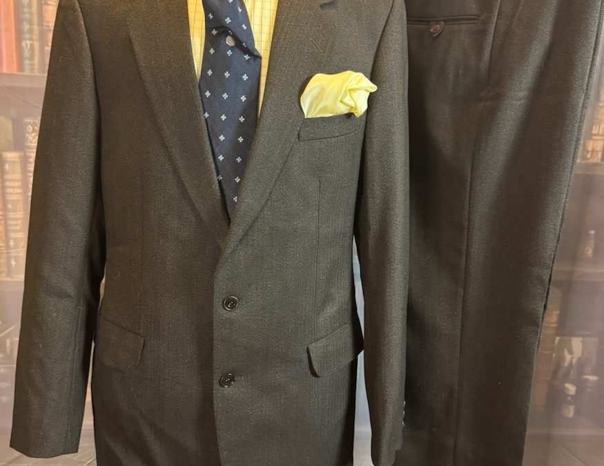 Vintage 2 Piece Magee Tweed Suit  Chest 40L”/102cm. Waist 34″/87cm. (Ref:PKM40L)