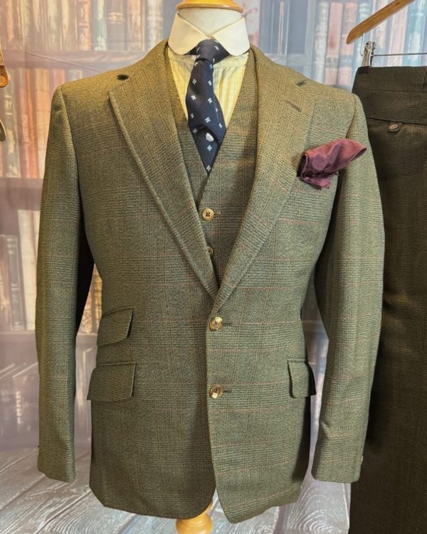 Vintage 3 Piece Thornproof Tweed Suit Chest 38"/97cm. Waist 32"/81cm. (Ref:PKME3) - Image 2