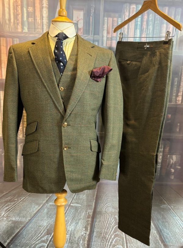 Vintage 3 Piece Thornproof Tweed Suit Chest 38"/97cm. Waist 32"/81cm. (Ref:PKME3)