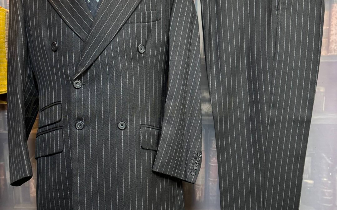 Vintage Bertie Wooster Double Breasted Chalk stripe 2 piece Suit Chest 43″/109cm. Waist 34″/87cm waist (Ref:BW43)