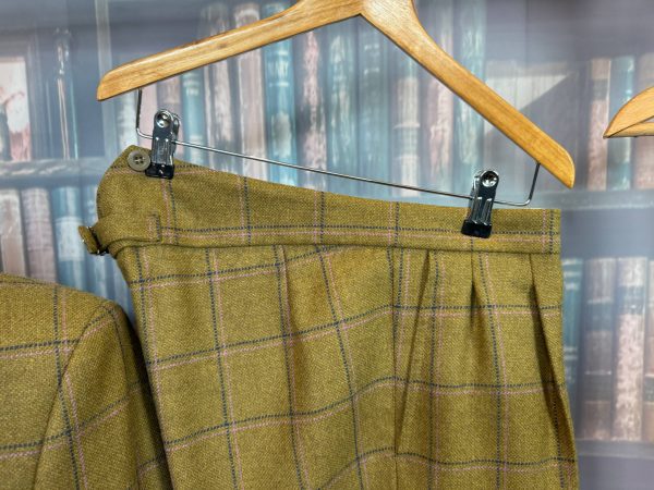 A Stunning Bespoke Thomas Crown 3 piece Tweed Suit Chest 40"/102cm. Waist 36"/91cm waist (Ref:Crown40) - Image 4