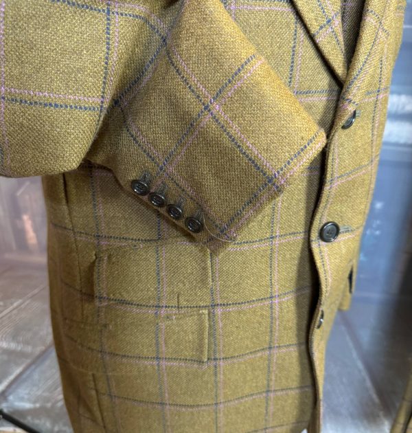 A Stunning Bespoke Thomas Crown 3 piece Tweed Suit Chest 40"/102cm. Waist 36"/91cm waist (Ref:Crown40) - Image 6