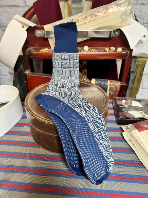 Vintage Nylon/Polyester Navy patterned socks Size 6-11 (ref:EXBS) - Image 7
