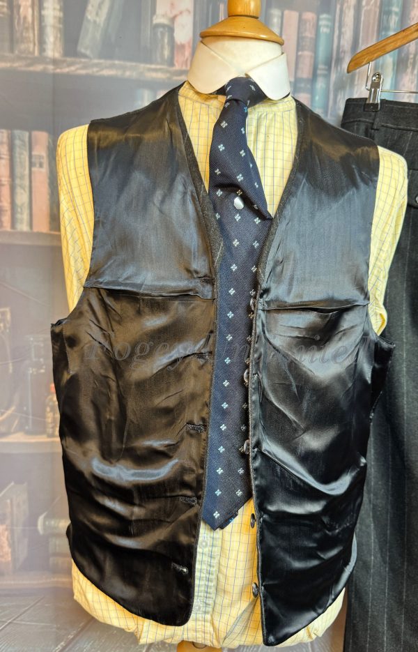 Beautiful Heavyweight Chalkstripe 3 piece Suit Chest 40"/102cm. Waist 32"/81cm  (PKMCH40) - Image 8