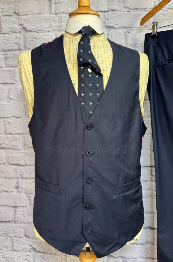 William Hunt Modern Summer weight 3 Piece Suit Chest 40"/102cm. Waist 34"/87cm. Leg 32"/81cm. (Ref:PKWH40) - Image 15