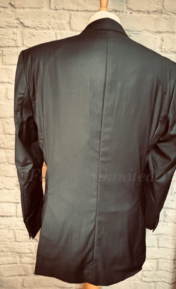 William Hunt Modern Summer weight 3 Piece Suit Chest 40"/102cm. Waist 34"/87cm. Leg 32"/81cm. (Ref:PKWH40) - Image 8