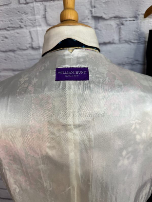 William Hunt Modern Summer weight 3 Piece Suit Chest 40"/102cm. Waist 34"/87cm. Leg 32"/81cm. (Ref:PKWH40) - Image 12