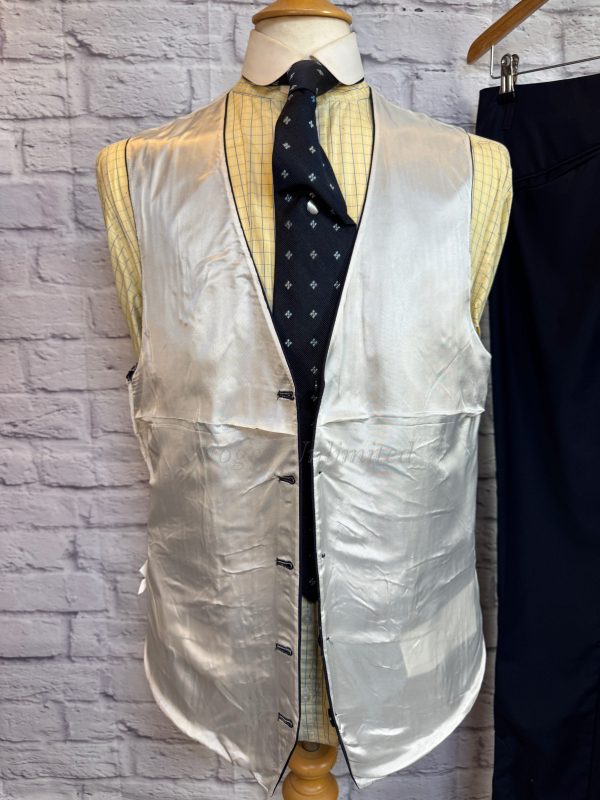 William Hunt Modern Summer weight 3 Piece Suit Chest 40"/102cm. Waist 34"/87cm. Leg 32"/81cm. (Ref:PKWH40) - Image 11