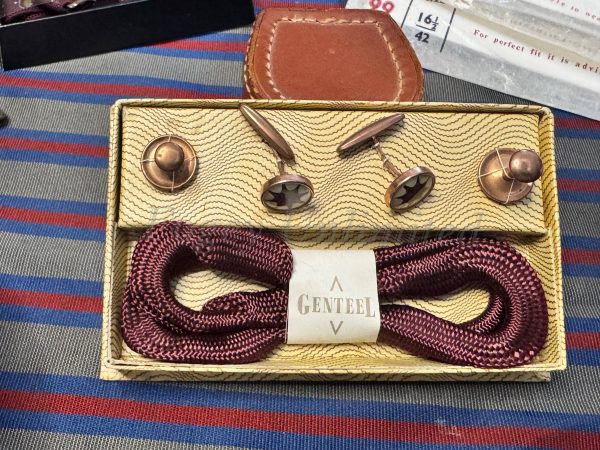 Vintage Gentleman's Accessory Set. Armbands Collar Studs and Cufflinks set by Genteel - Image 3