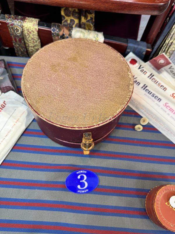 A Vintage Leather Collar Box. Storage for your Detachable Collars.  (CB7) - Image 2