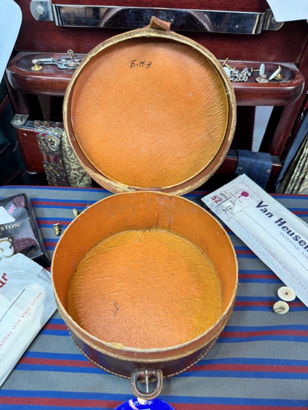 A Vintage Leather Collar Box. Storage for your Detachable Collars.  (CB5) - Image 4