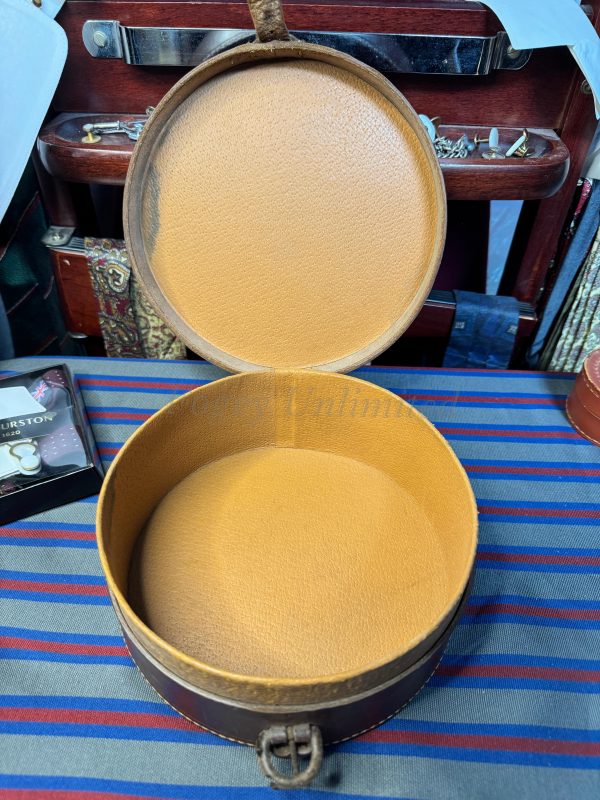 A Vintage Leather Collar Box. Storage for your Detachable Collars.  (CB6) - Image 3