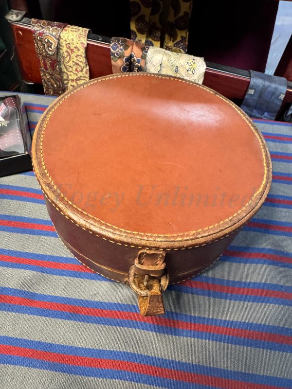 A Vintage Leather Collar Box. Storage for your Detachable Collars.  (CB6) - Image 4