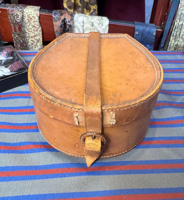 A Vintage Leather Collar Box. Storage for your Detachable Collars.  (CB4) - Image 3