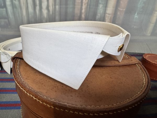 Brand New Old Store stock Starched Stiff Detachable Collar. Style New Windsor. Size 15 1/2"