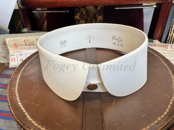 Brand New Old Store stock Starched Stiff Detachable Collar. Style City . Size 14"