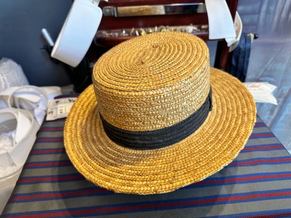 A Vintage Gentleman's Straw Boater Hat with Black Band. Size Approx 7 1/4 UK (BHBF)