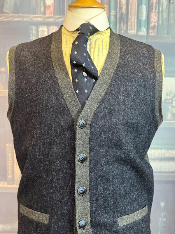Hackett Heavyweight Knitted Wool Sleeveless Waistcoat/Cardigan/Vest Large Chest 42"/107cm (Ref:WCPRH) - Image 3