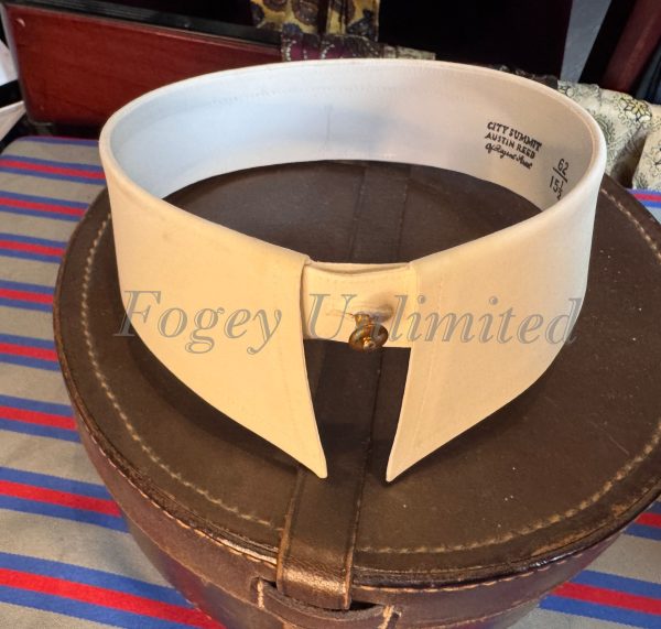 Brand New Old Store stock City Summit Detachable Collar. by Austin Reed . Size 15 1/2"