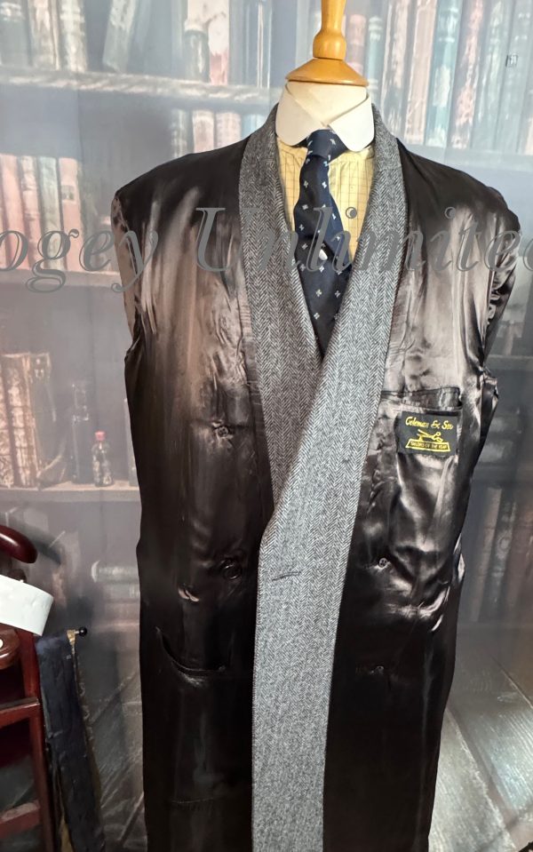 Vintage Heavyweight Grey Herringbone Tweed Overcoat. Amazing Vintage Item 44"/112cm Chest (Cole) - Image 3