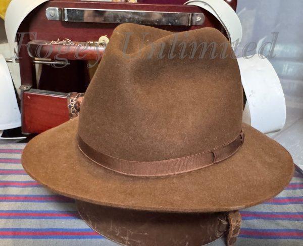 Vintage Dark Brown Trilby Hat. Size 7 1/8"approx (Ref:CH718)