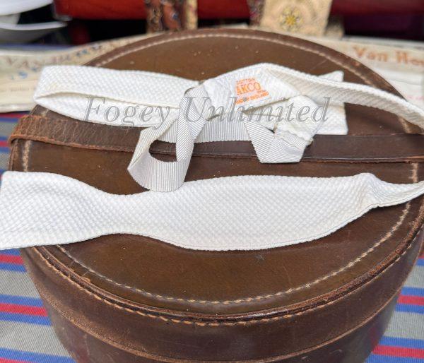 A Vintage Self tie Bow Tie for your Formal Attire (BT8)
