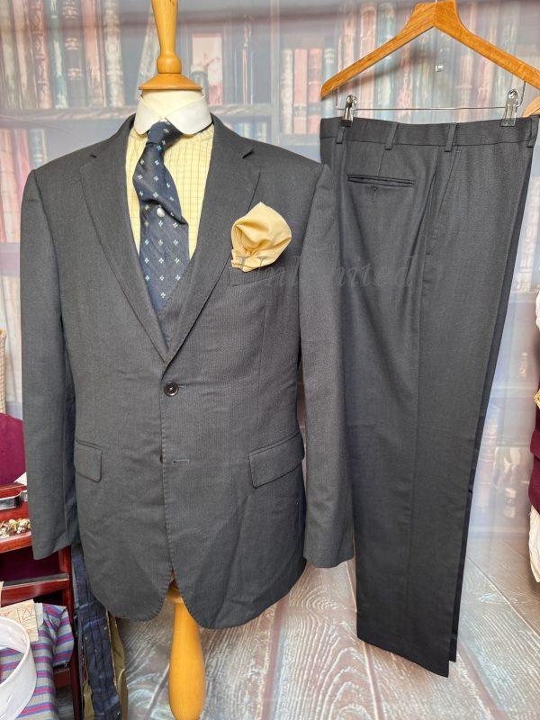 Traditional Charles Tyrwhitt 3 Piece Suit 44"Chest /38" waist. (Ref: PKCT)