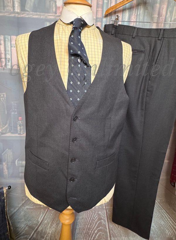 Traditional Charles Tyrwhitt 3 Piece Suit 44"Chest /38" waist. (Ref: PKCT) - Image 8