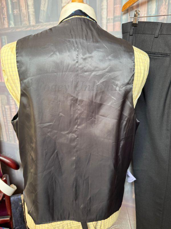 Traditional Charles Tyrwhitt 3 Piece Suit 44"Chest /38" waist. (Ref: PKCT) - Image 5