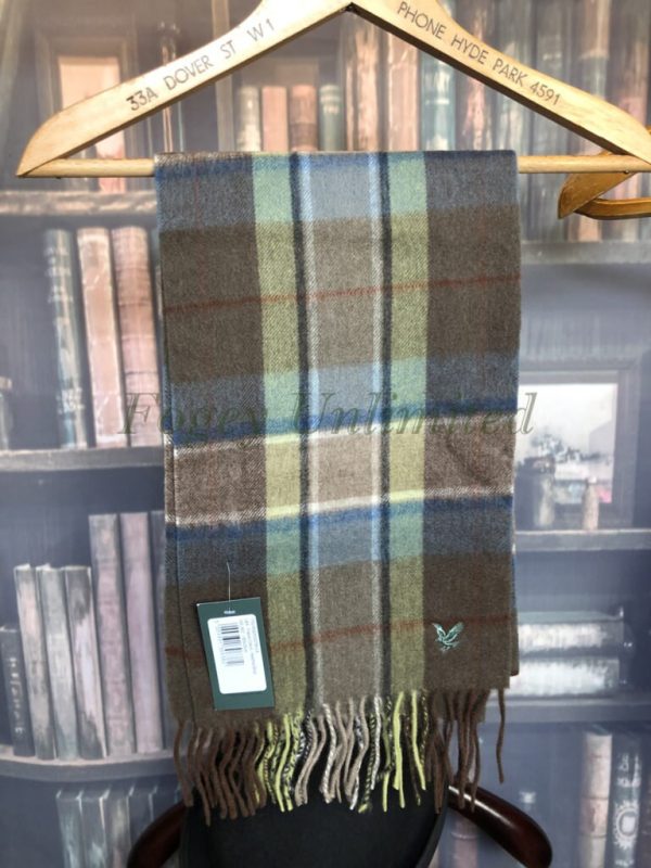 A wonderful Lyle & Scott Lambswool Scarf - Image 8