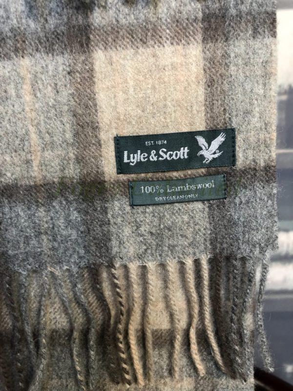 A wonderful Lyle & Scott Lambswool Scarf - Image 7
